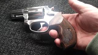 856 Taurus 38 Special 2quot Snub Nose Revolver Bright Stainless Finish and Wood Altamont Grips [upl. by Cummings418]